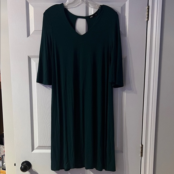 Elegant Green Midi Dress - Picture 1 of 4